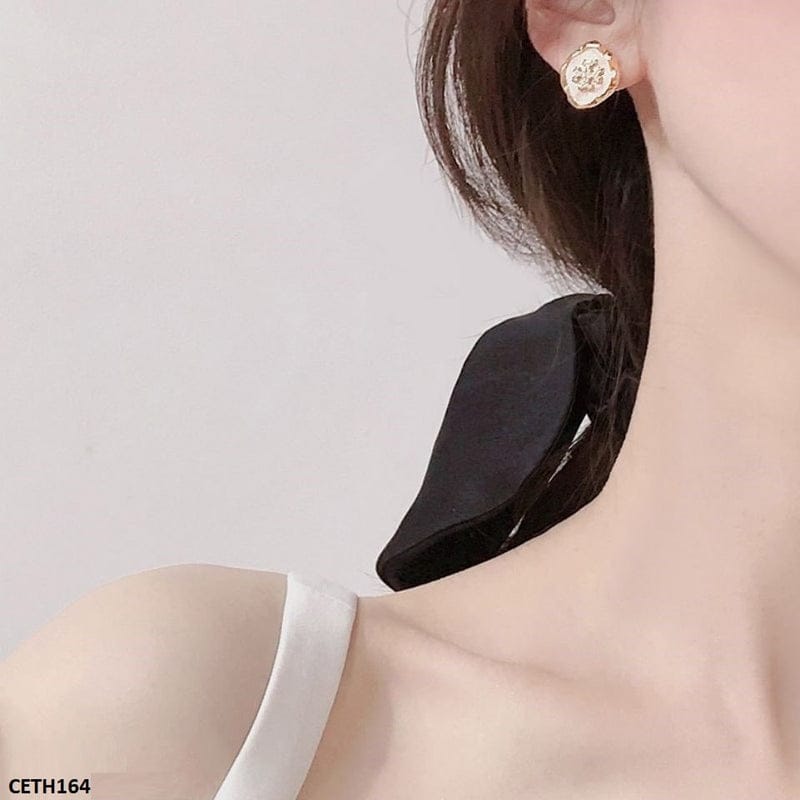 Elegant Flower Stud Earrings