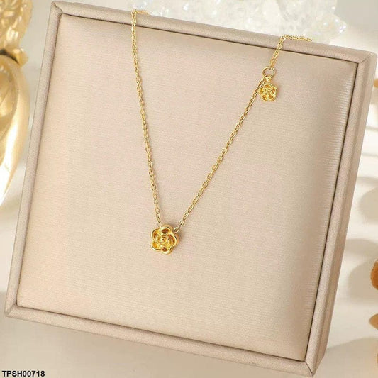 Minimal Floral Pendant Necklace