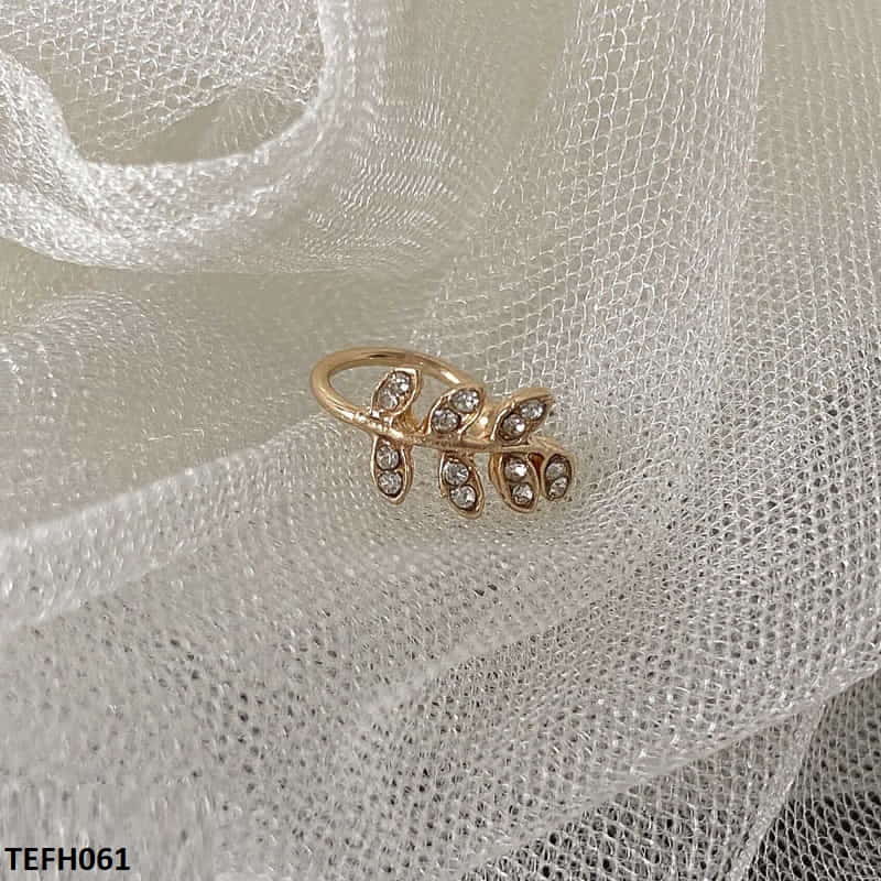 Delicate Leaf Ear Cuff